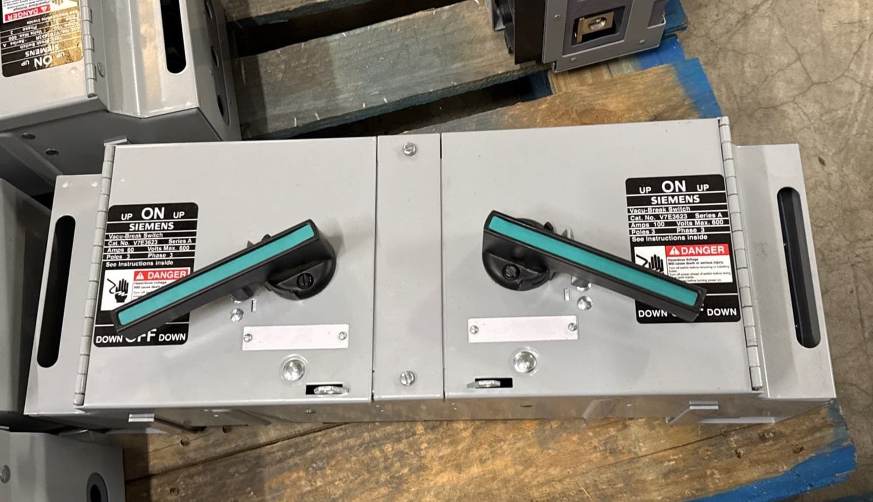 Siemens V7E3623 Vacu-Break Panelboard Switch 60A 100A 3P 600V 3PH 60 Amp 100 Amp – image 1