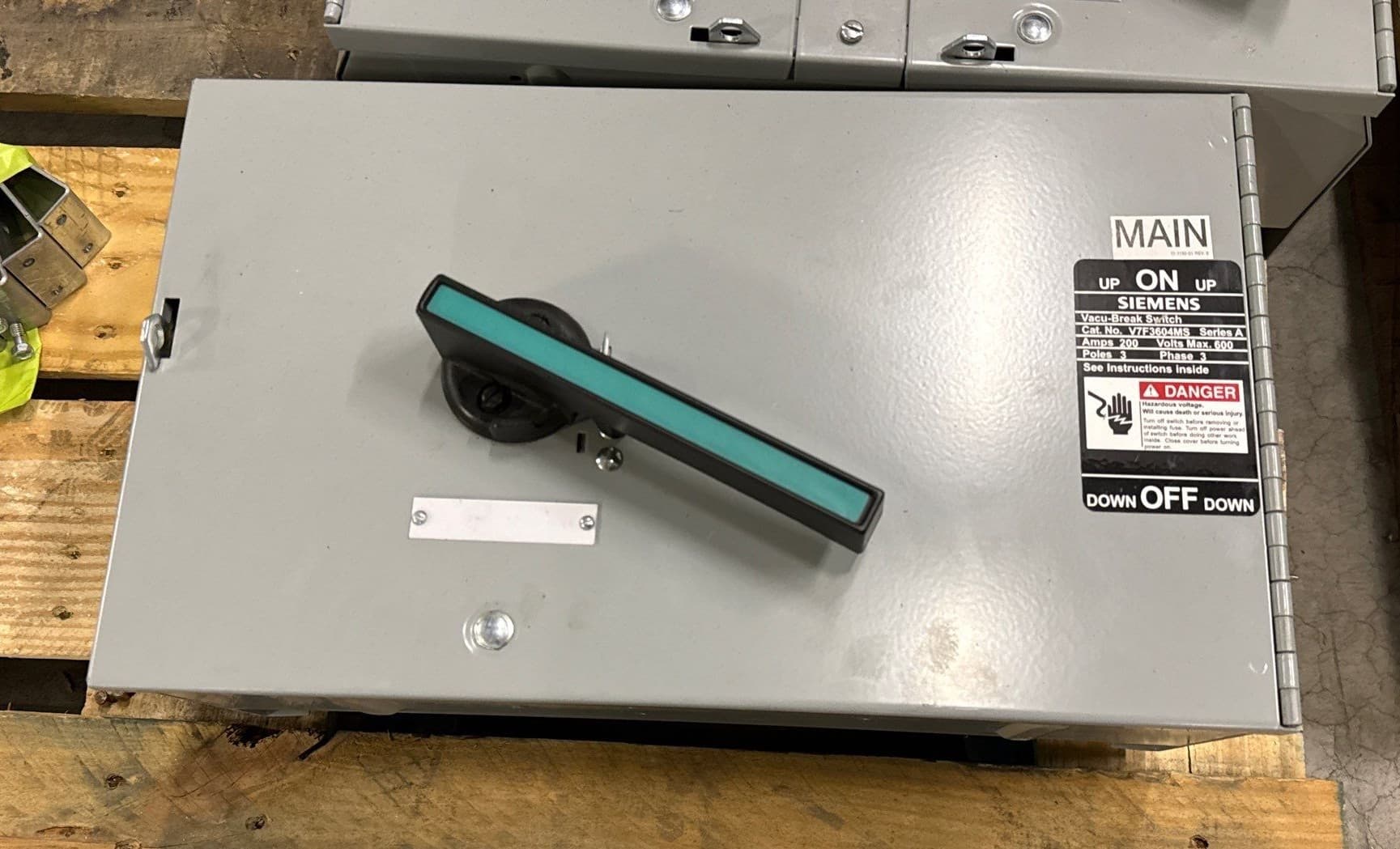 Siemens V7F3604MS Vacu-Breaker Panelboard Main Switch 200A 3P 600V 3PH 200 Amp – image 1