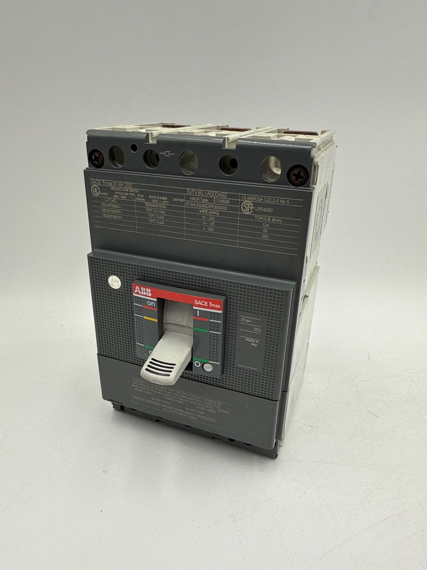 ABB XT4HU3250DFF000XXX Circuit Breaker 250A 3P 600V SACE Tmax XT4H 250 Amp – image 1