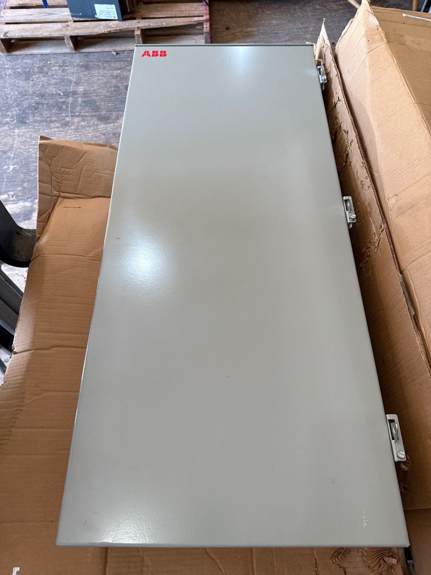 ABB XT5ENCL600R Circuit Breaker Enclosure 600A 600V Type 3R Rainproof