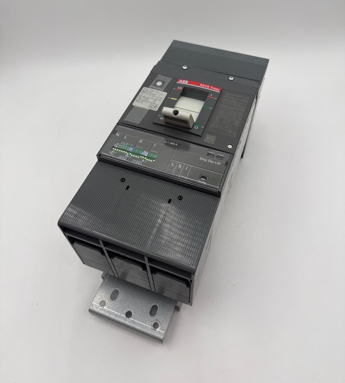 ABB XT5NU340AFYN000XXX ReliaGear Circuit Breaker 400A 3P 600V XT5N 400 400 Amp – image 1