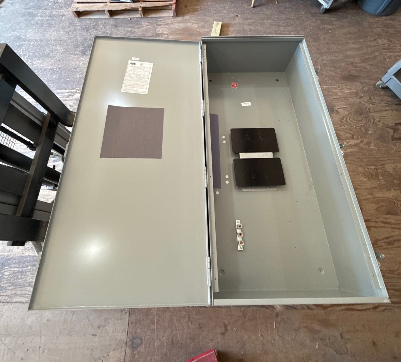 ABB XT7ENCL1200R Circuit Breaker Enclosure 1200A 600V Type 3R Rainproof