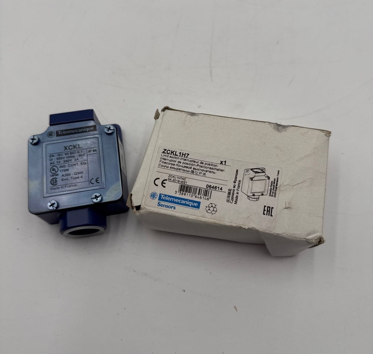 Telemecanique ZCKL1H7 XCKL Metal Limit Switch Body 2-Pole 1 NC 1 NO 1/2" NPT – image 1