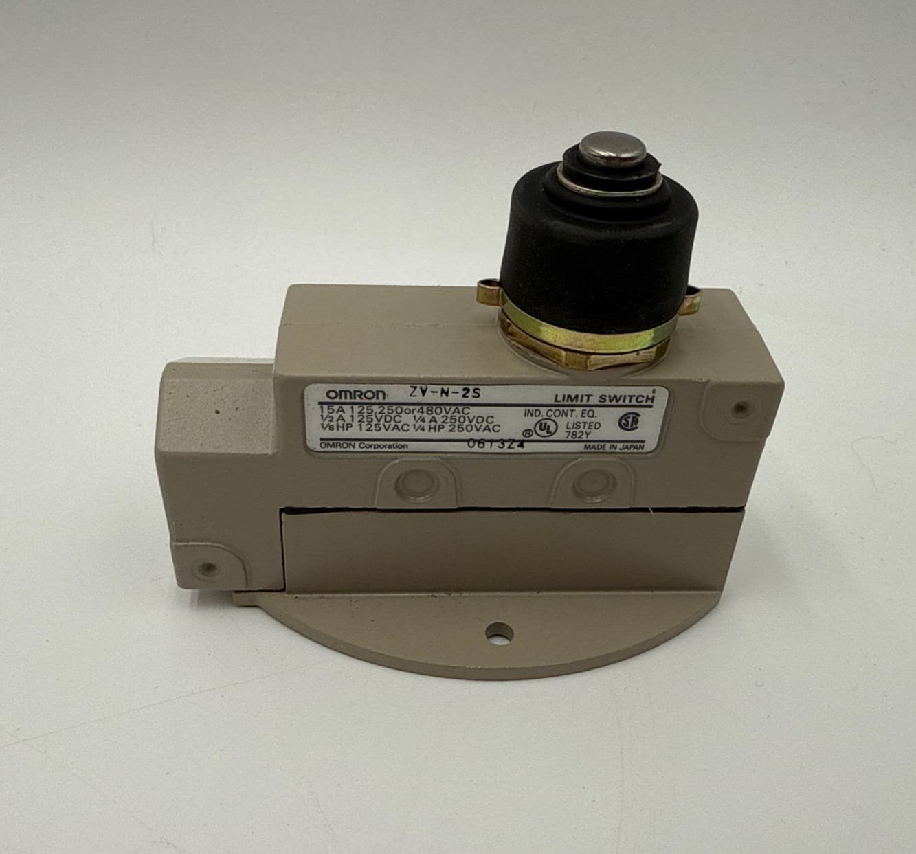 OMRON ZV-N-2S Plunger Limit Switch Precision Enclosed 10A 480V – image 1