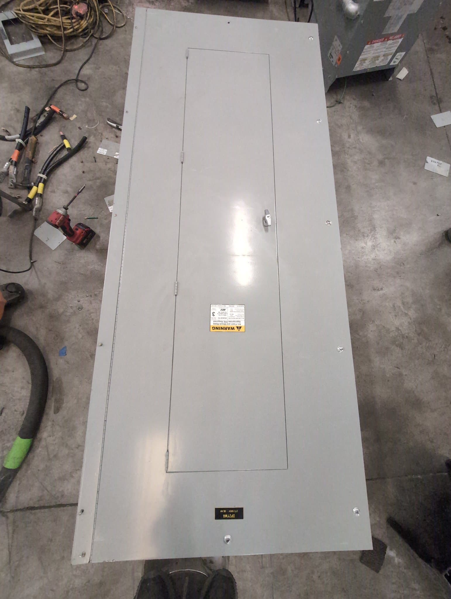 GE T148 Panelboard 600A 480V 3PH 4W MCB Indoor – image 1