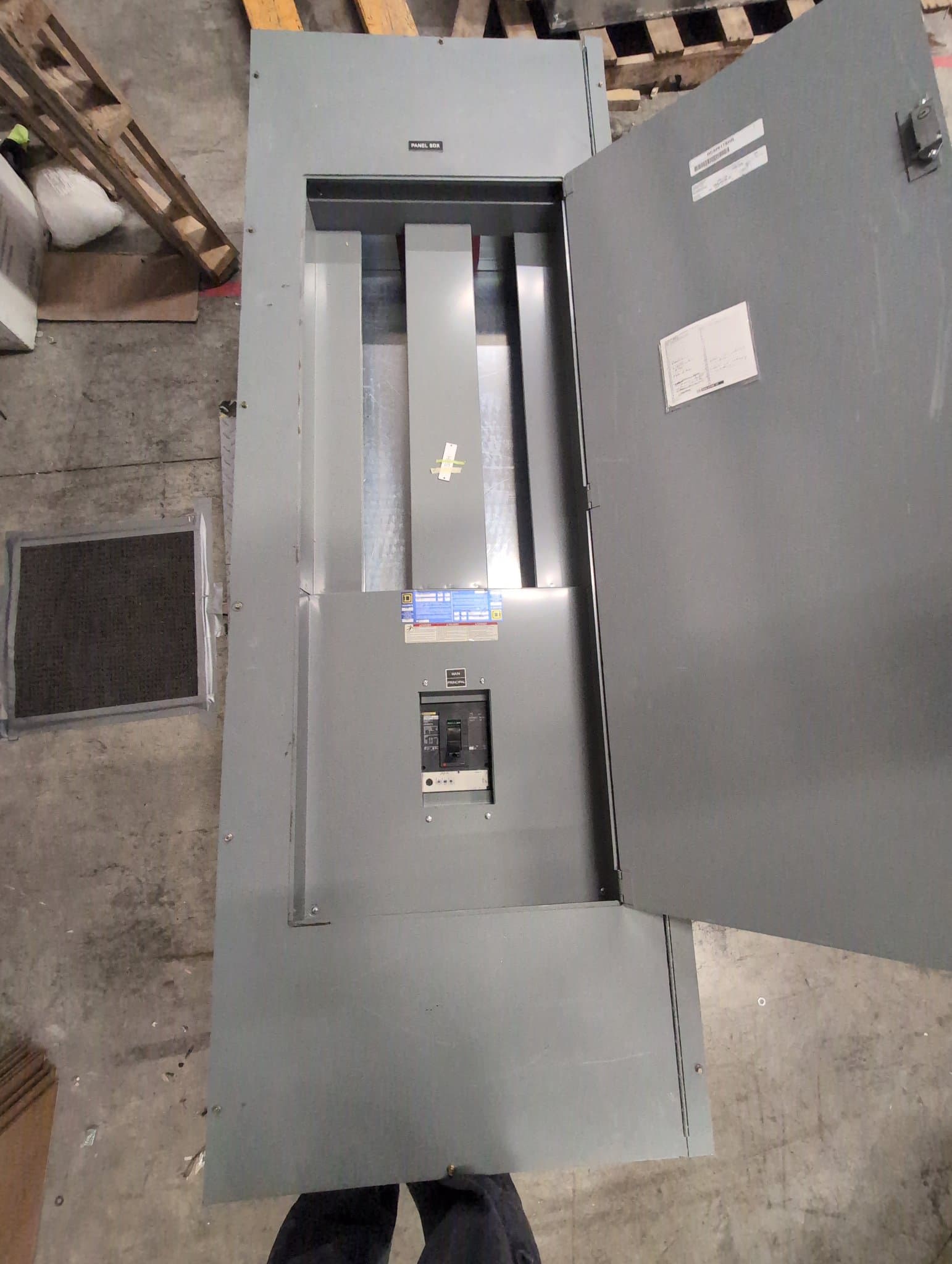 Square D HCM I Line Panelboard 500A 208/120V 48 Circuits – image 1