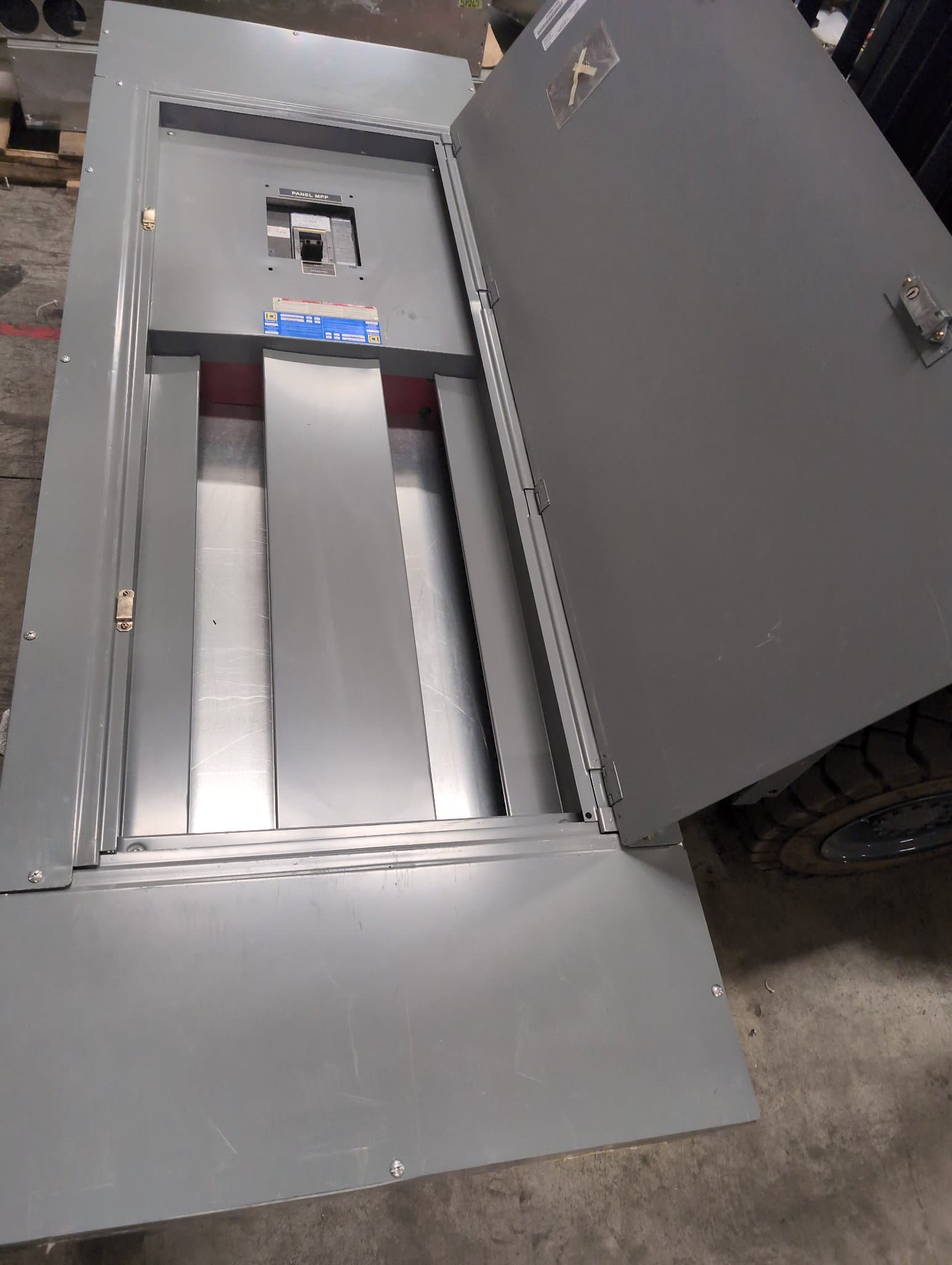 Square D HCM I Line Panelboard 700A 208/120V 70 Cir NEMA 1