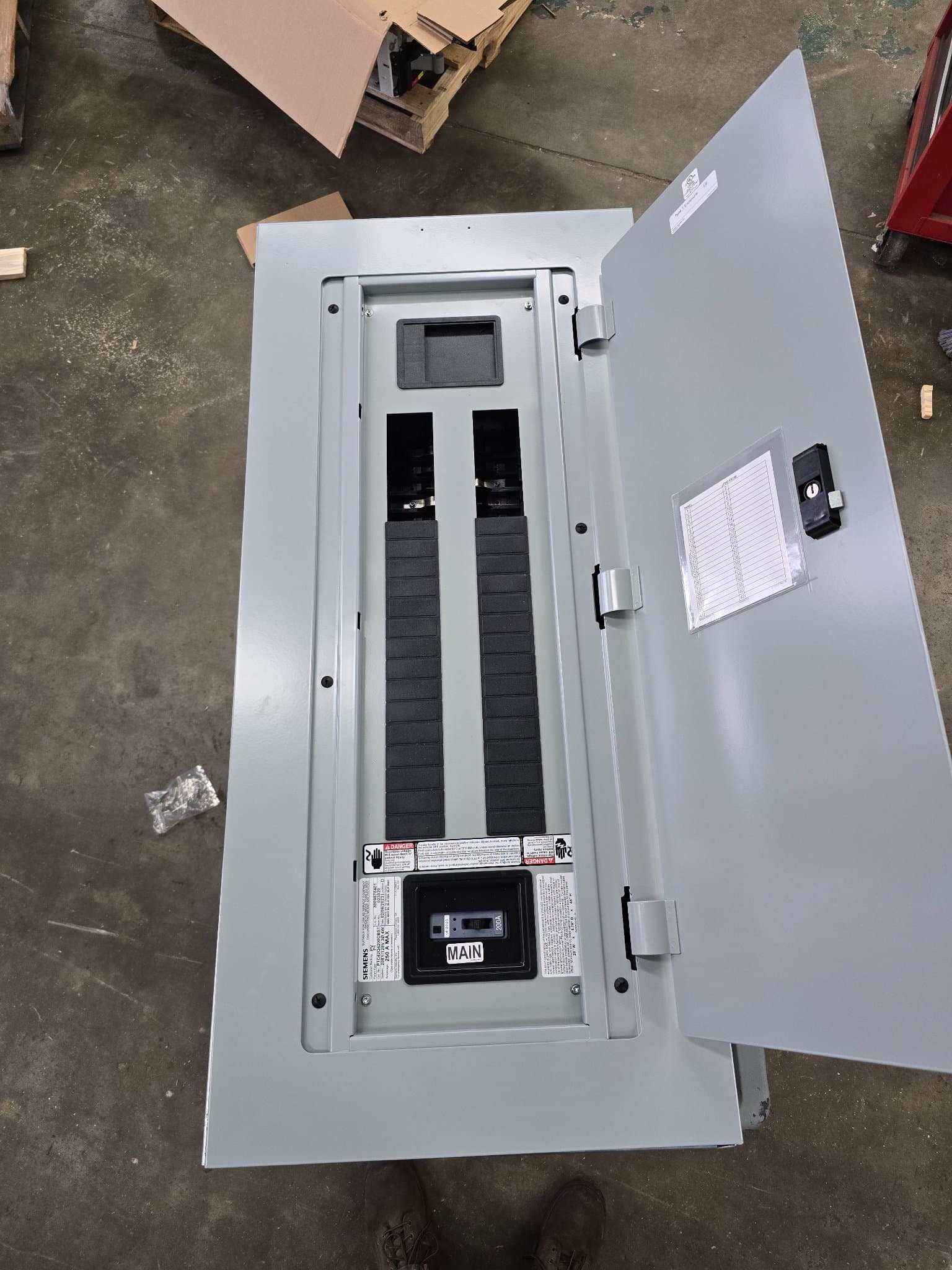 Siemens P1C42Q4200CBST Panelboard 200A 208/120V 48 Cir NEMA 1