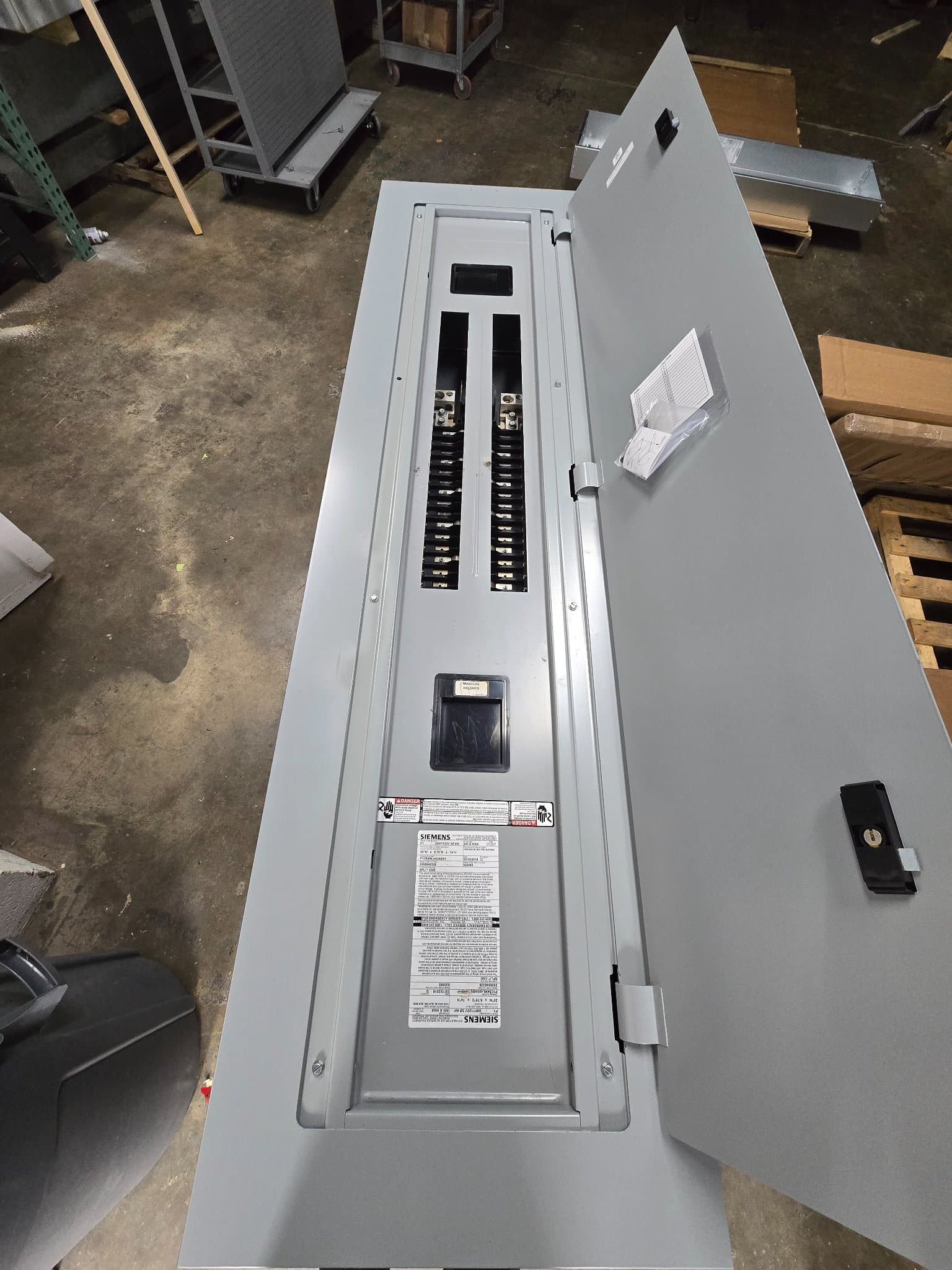 Siemens P1C54ML400ABST Panelboard 400A 208/120V MLO 54 Cir NEMA 1