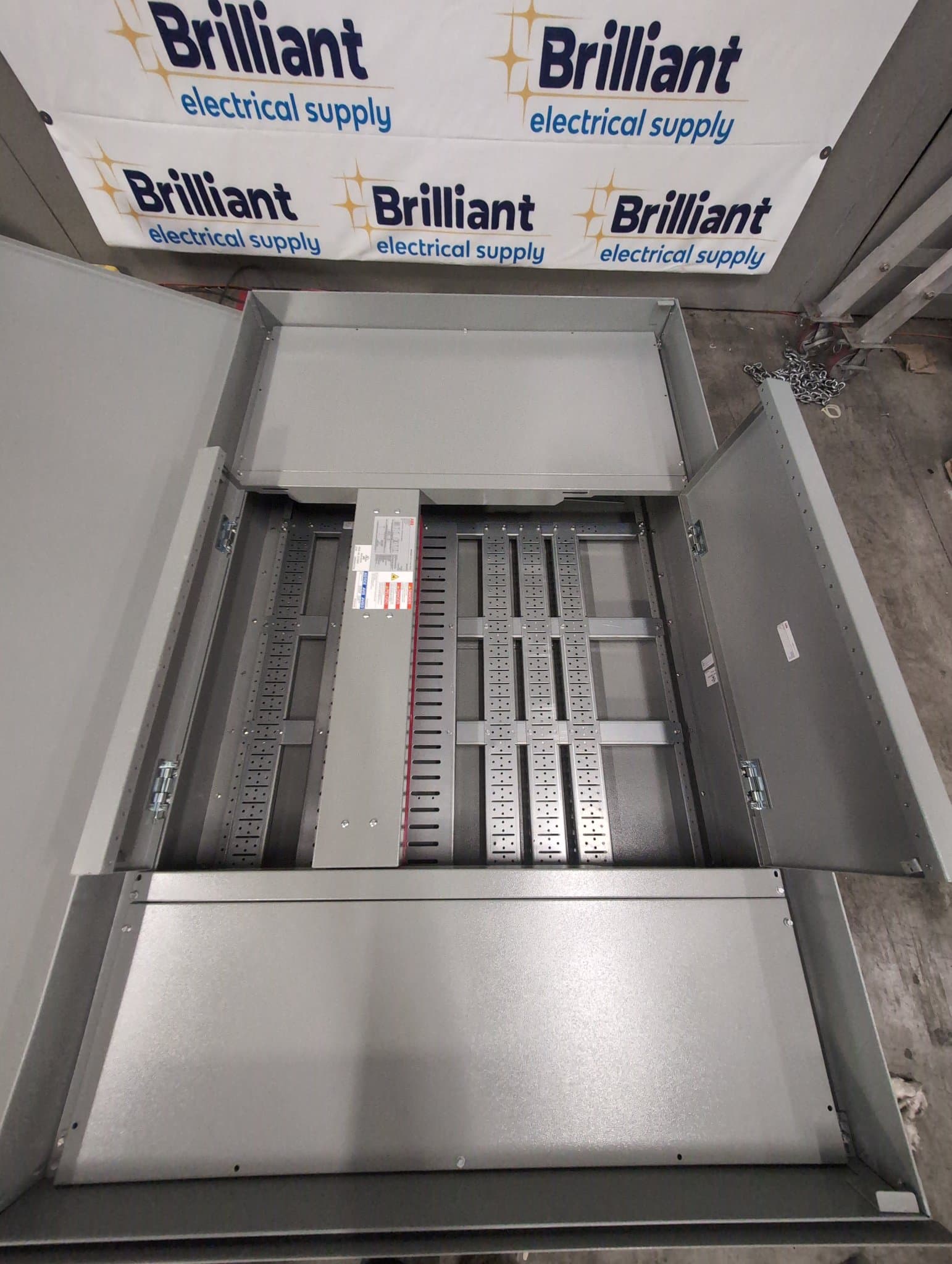 ABB IN2408NN3H2 Panelboard 800A 600V MLO 63 Circuits NEMA 1