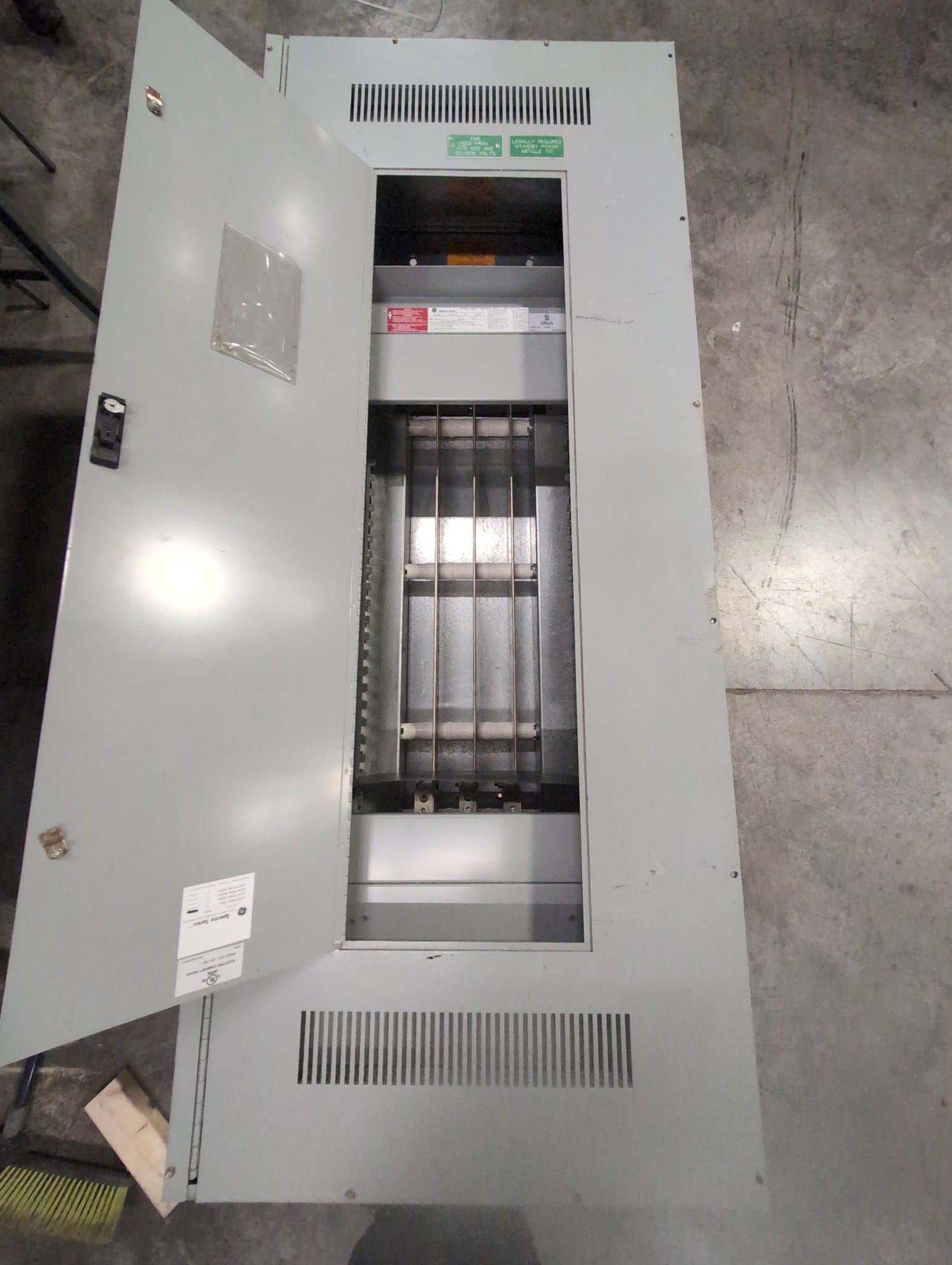 GE APNB28004FH2B Spectra Panelboard 400A 208/120V 52 Cir NEMA 1