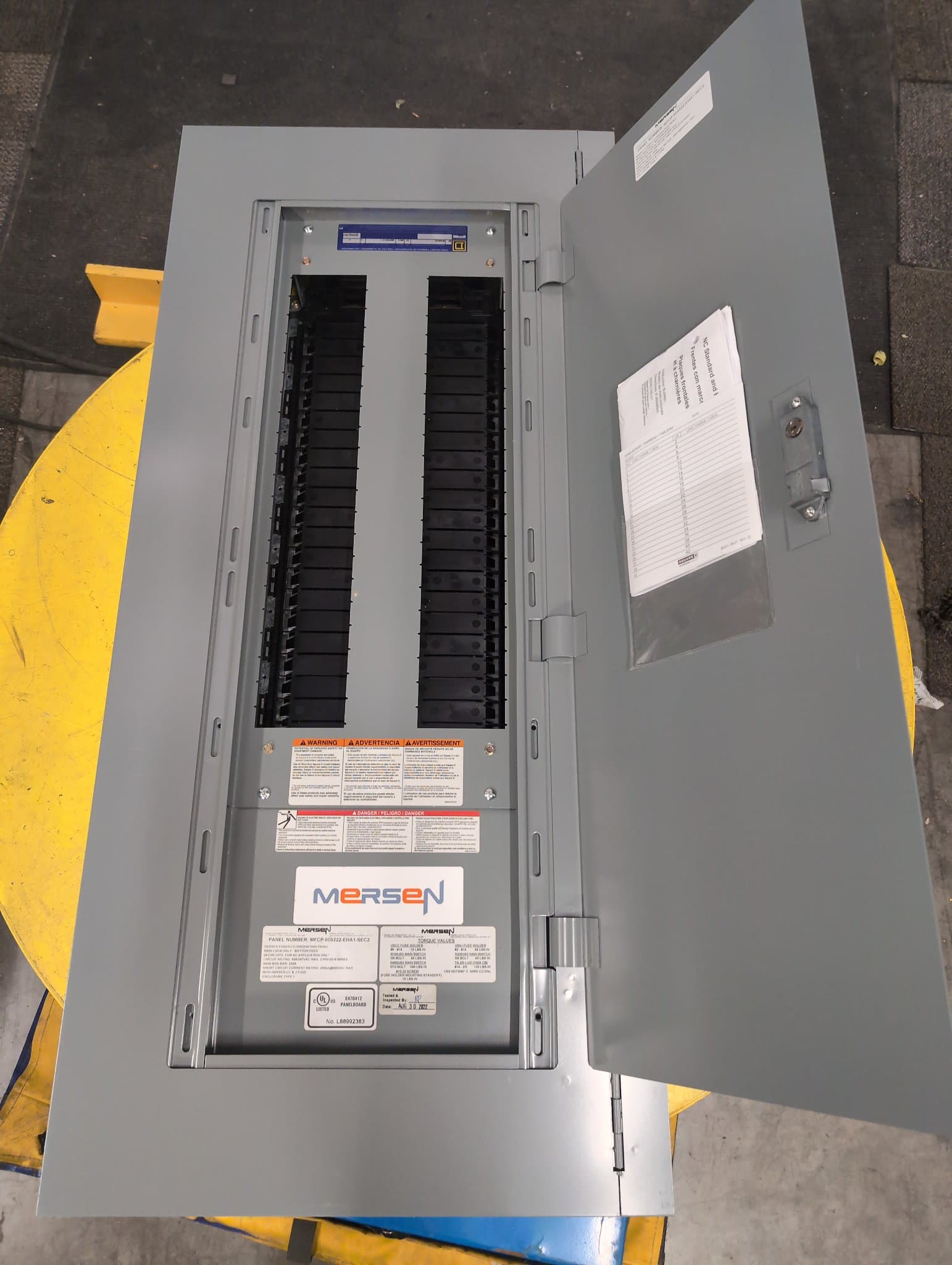 Square D NF442L2C Panelboard 250A 600Y/347V 40 Cir NEMA 1