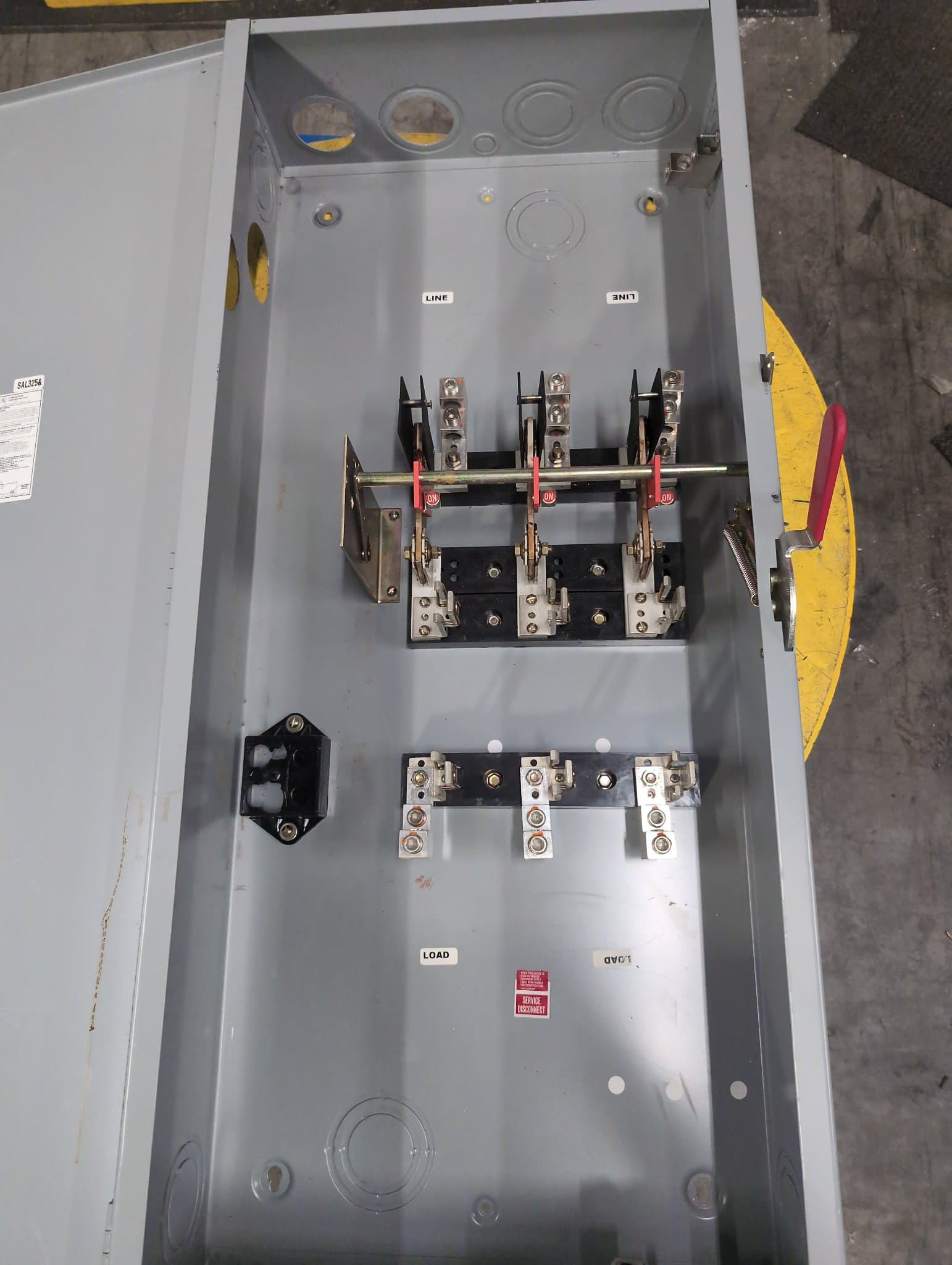 GE TG4325 Safety Switch 400A 240V 3P NEMA 1 Indoor – image 1