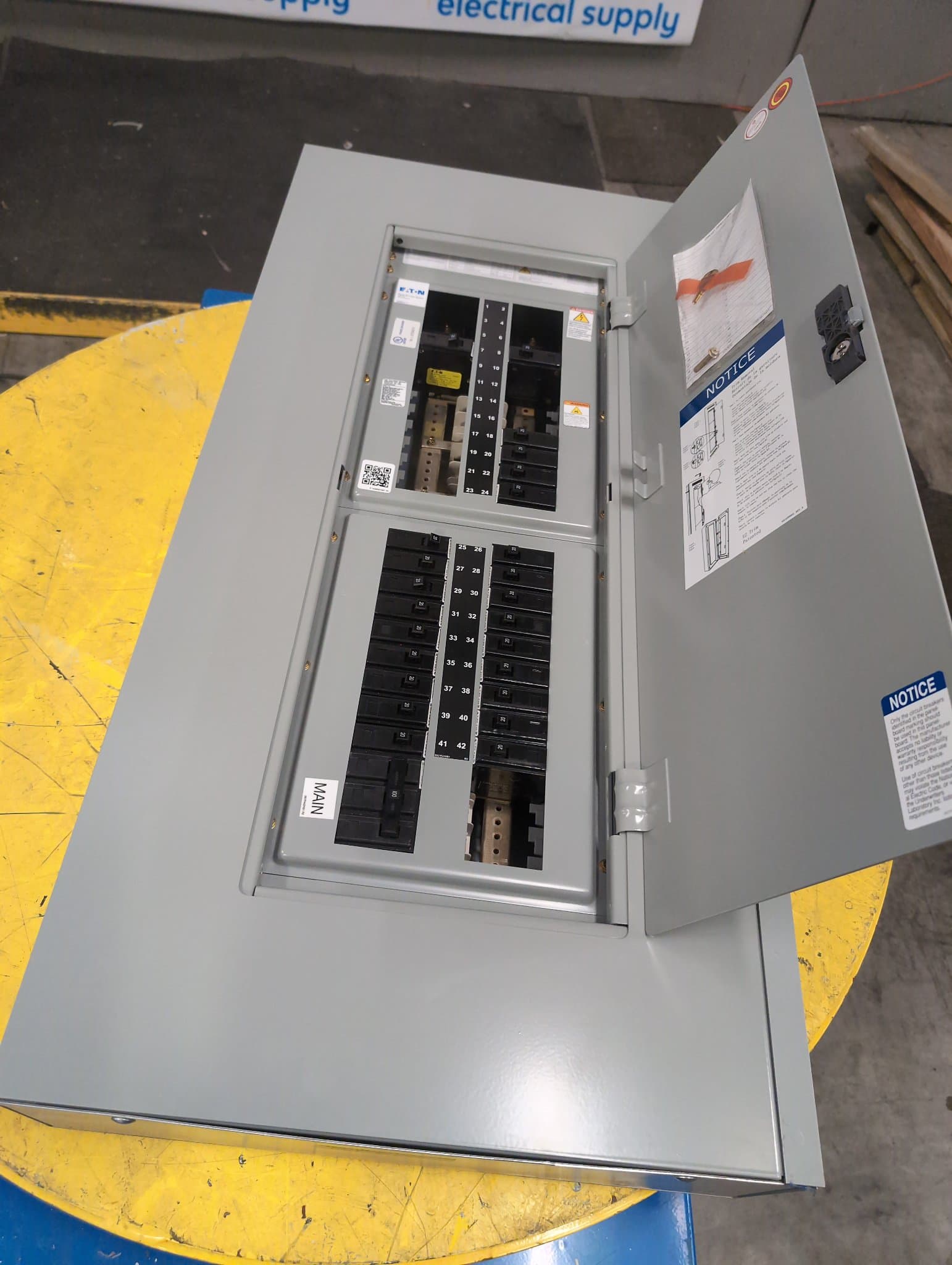 Eaton PRL1X POW-R-LINE Panelboard 100A 208/120V 42 Cir NEMA 1