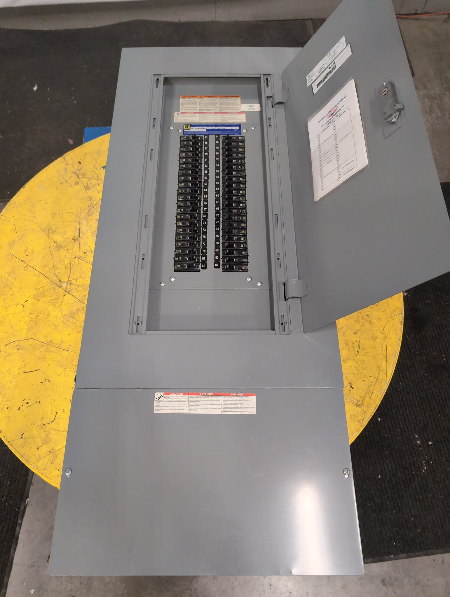 Square D MH38 NQ Panelboard 225A 208/120V 42 Cir MLO NEMA 1