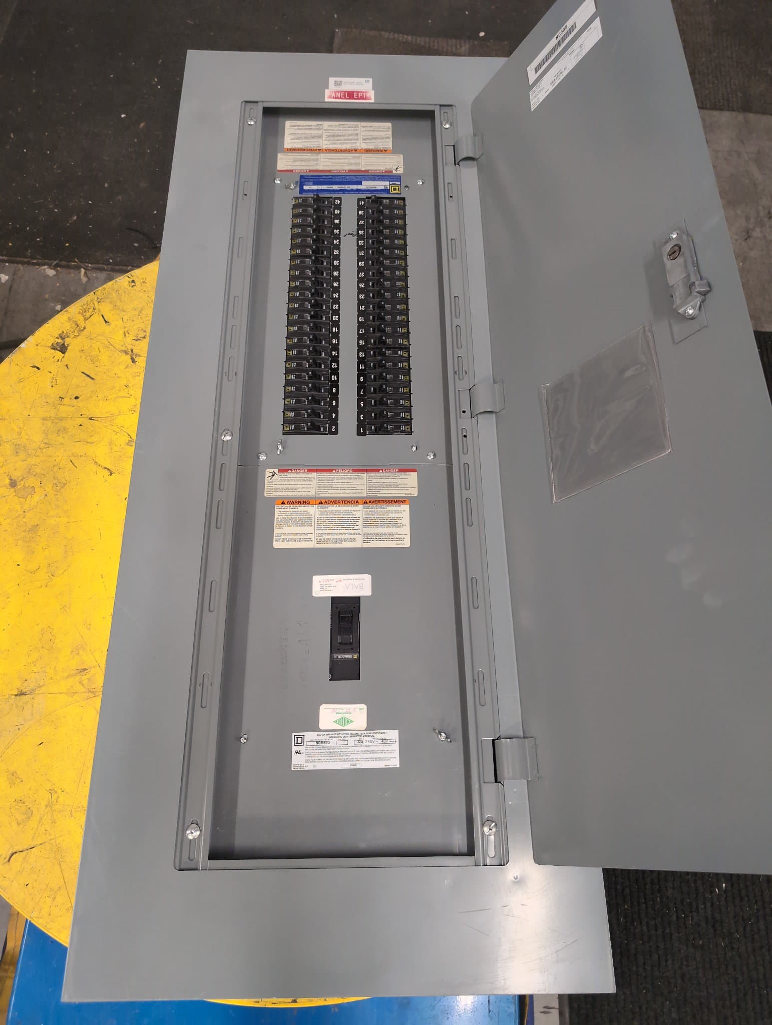 Square D NQ Panelboard 225A 240V 42 Cir NEMA 1 with Main Breaker QBL32200