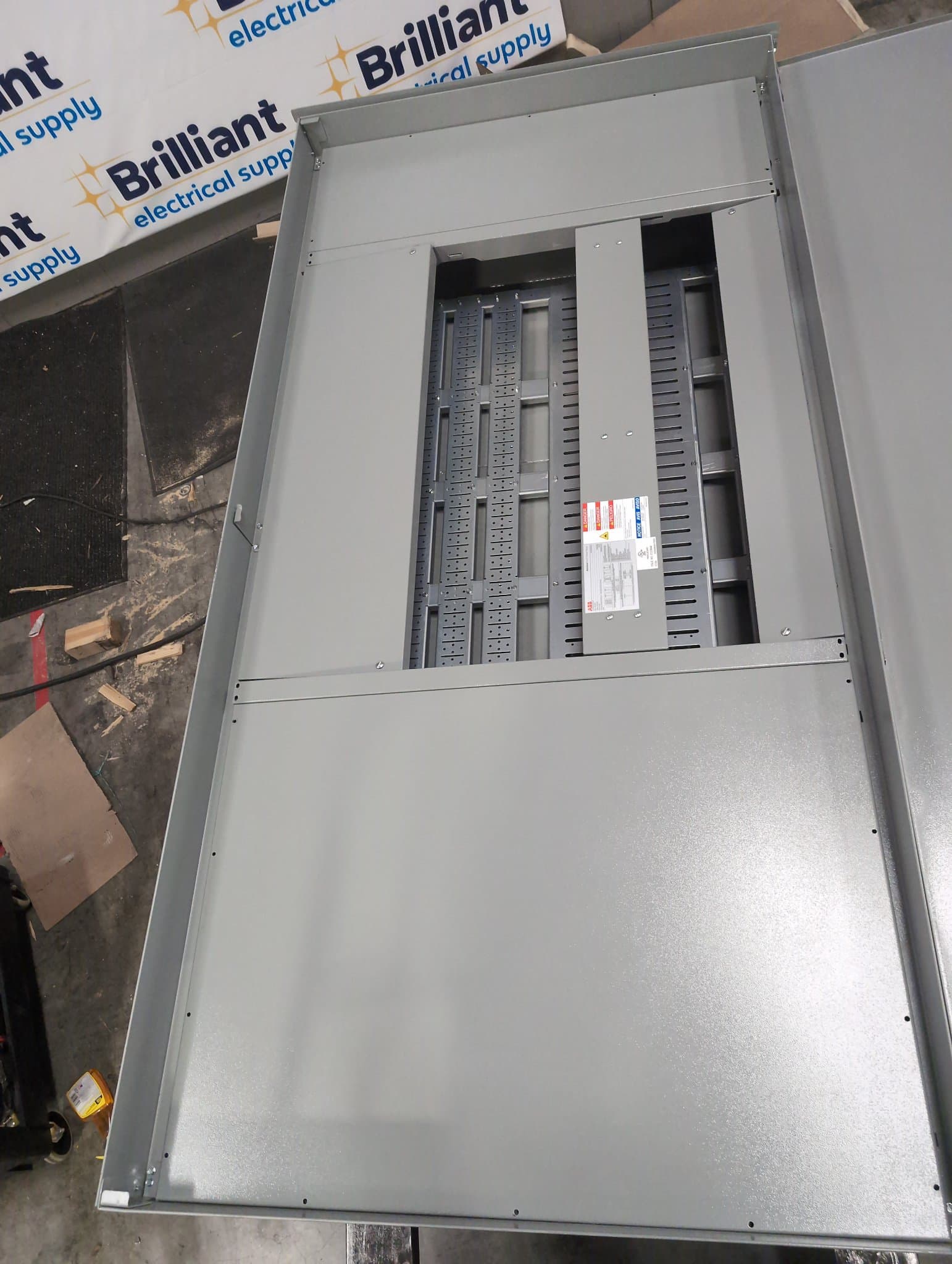 ABB IN3212NN3H2 ReliaGear MLO Panelboard 1200A 600V 66 Cir NEMA 2 – image 1
